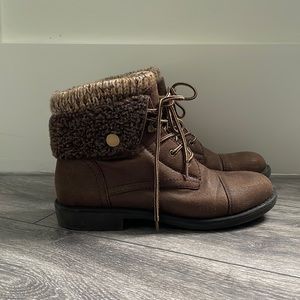 Size 7.5 White Mountain Boots